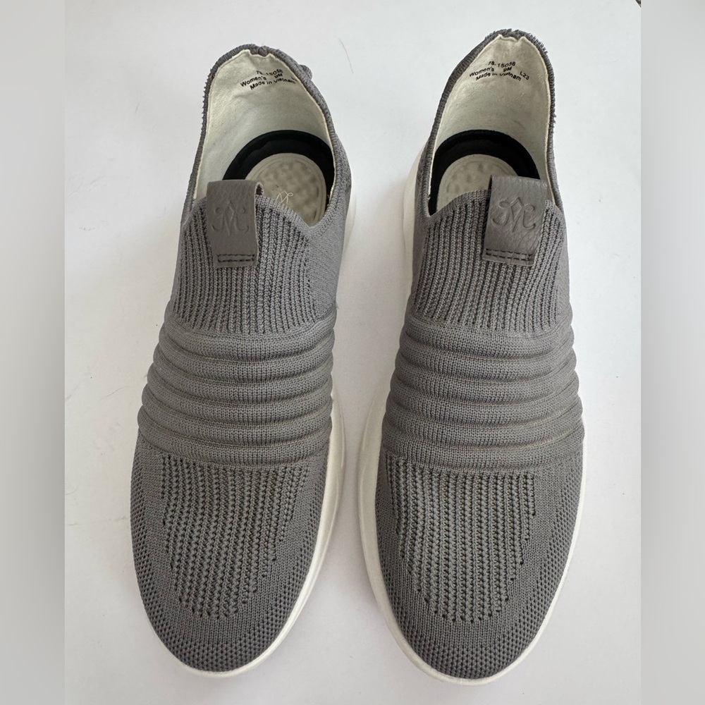Johnston & Murphy Women's Grey Slip Ons Sz 9 like new condition